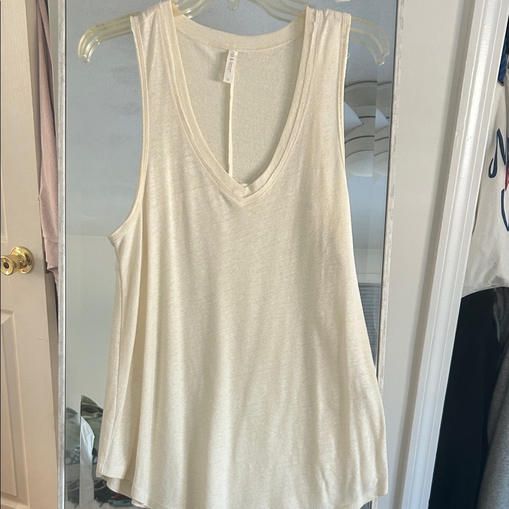 Chic Women's Cream Tank Top